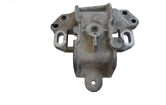 Peugeot 508 Engine mount bracket