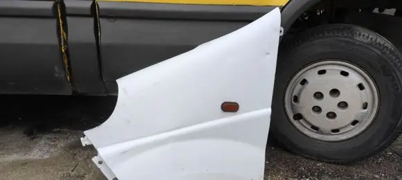 Renault Trafic II (X83) Fender 7782524451