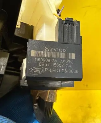 Ford Focus Light switch 13n064af