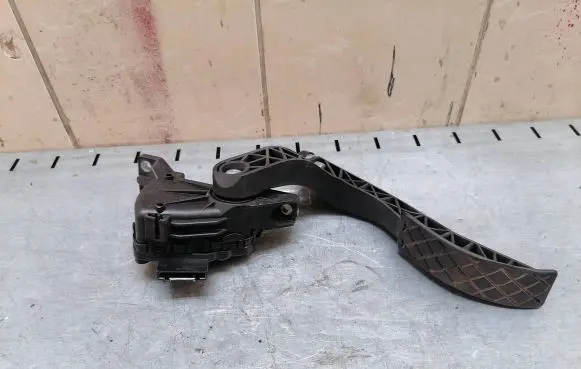 Audi A4 S4 B7 8E 8H Accelerator throttle pedal 8E1723523J 6PV00837506 AGHLO