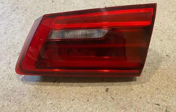 Tailgate rear/tail lights