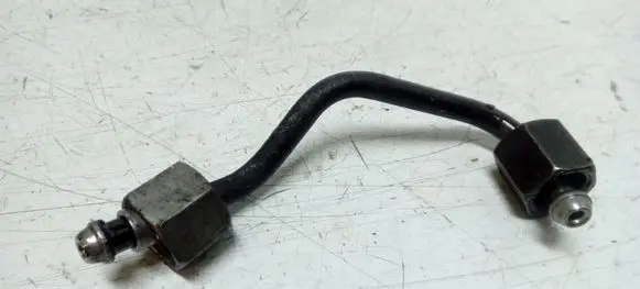 Fuel injector supply line/pipe