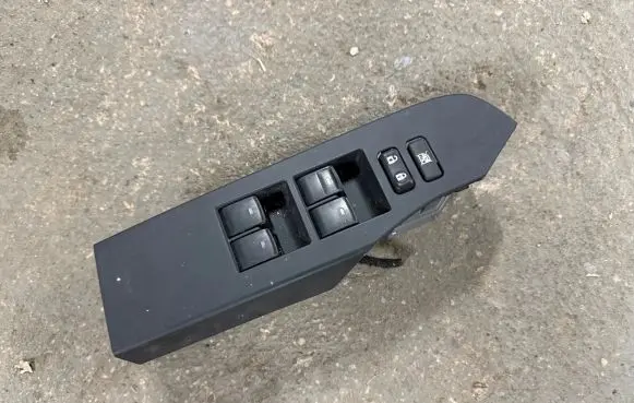 Toyota Auris E180 Other switches/knobs/shifts 7423203E80