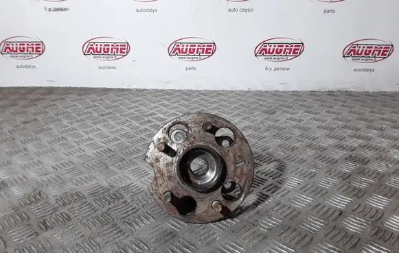 Rear wheel hub