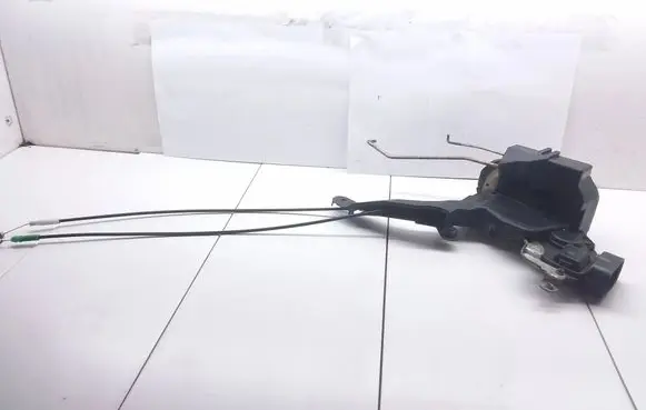 Toyota Avensis Verso Front door lock 