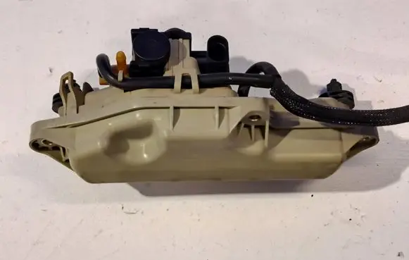 Volvo S60 Vacuum air tank 31330458