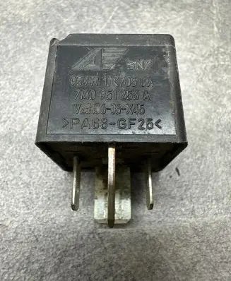 Audi A4 S4 B6 8E 8H Other relay 7M0951253A 95VW10K705CA V23136J6X45