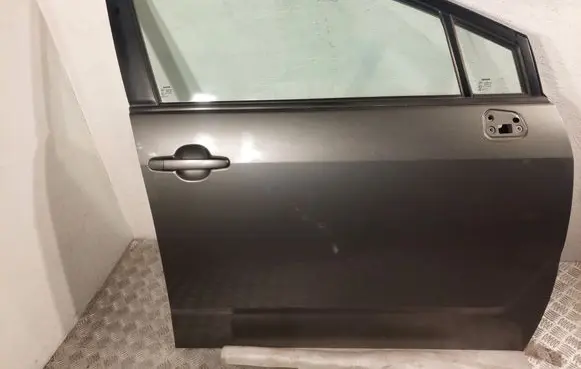 Toyota Corolla Verso AR10 Front door 670010F011