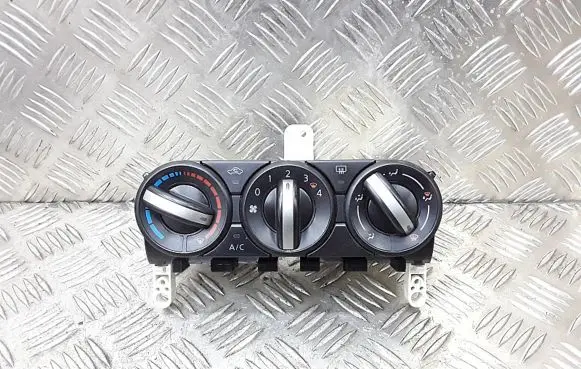 Nissan Qashqai Climate control unit