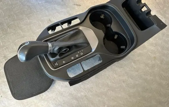 Hyundai Santa Fe Gear shifter surround trim plastic 846522W101 846562W005A