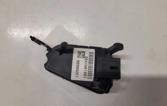 Opel Insignia A Steering wheel buttons/switches 13268686 10610A1X3Q