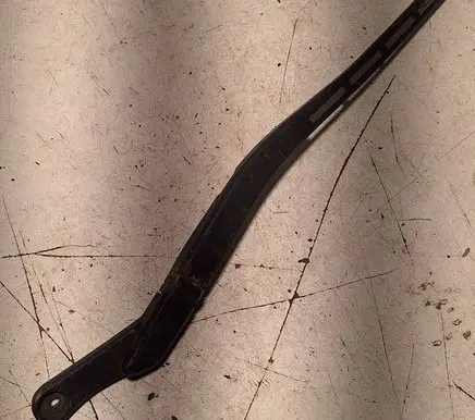 Front wiper blade arm