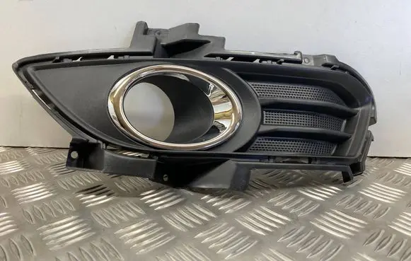Ford Fusion II Front fog light trim/grill DS7319953BBW