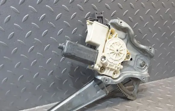 Toyota Avensis T250 Rear door window regulator with motor 6983005100 0130822031 T223790