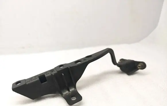 Porsche Cayenne (9PA) Headlight/headlamp mounting bracket 7L0805733