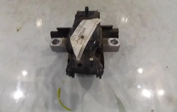 Engine mount bracket