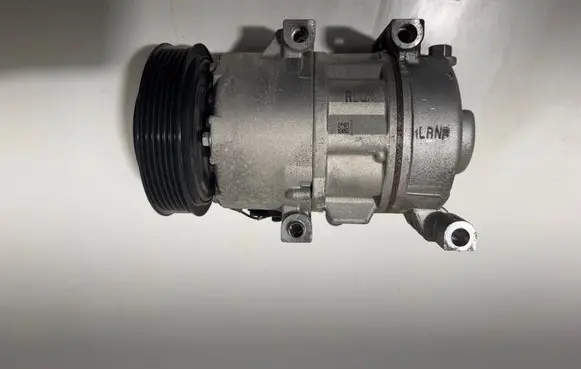 KIA Sportage Air conditioning (A/C) compressor (pump) 97701D7600 CA500NFJAA03