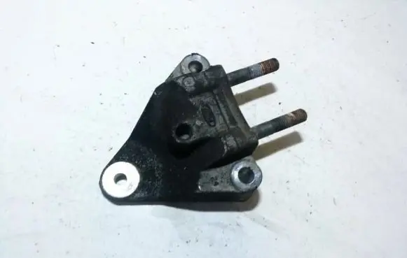 Ford Focus Engine mounting bracket d989a