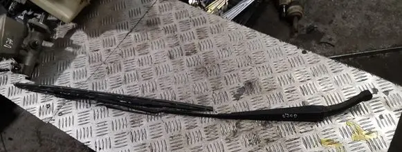 Volvo V70 Front wiper blade arm 8624246
