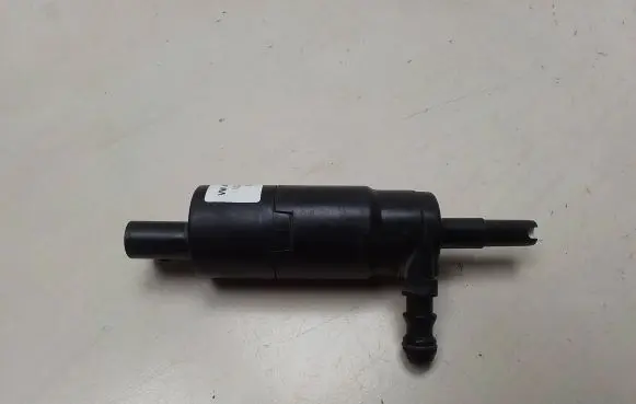 Skoda Fabia Mk1 (6Y) Windscreen/windshield washer pump 3B7955681 001016
