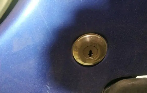 Citroen Berlingo Front door lock (next to the handle) 