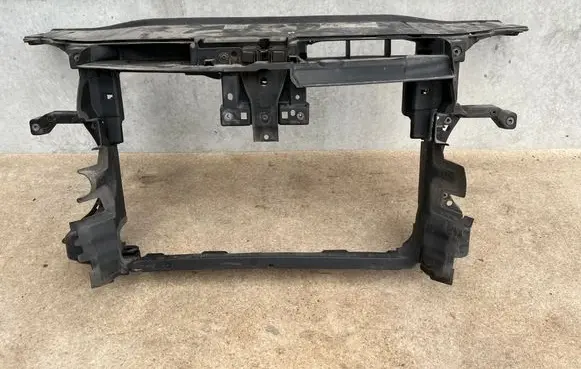 Volkswagen PASSAT B7 Radiator support slam panel 3AA805588D