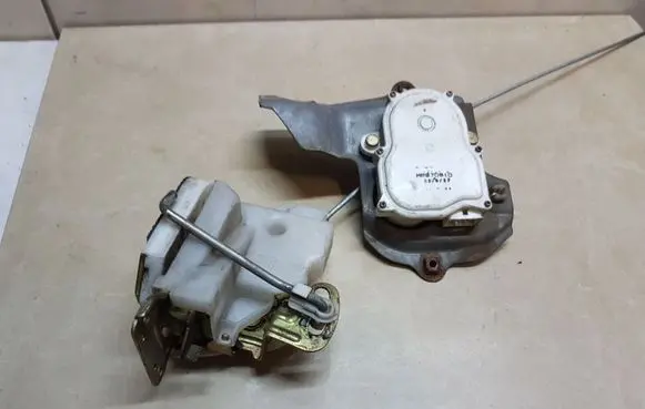 Mitsubishi Pajero Sport I Rear door lock