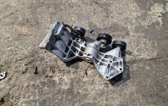 Generator/alternator bracket