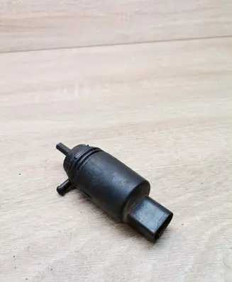 BMW 5 E60 E61 Windscreen/windshield washer pump 8377612