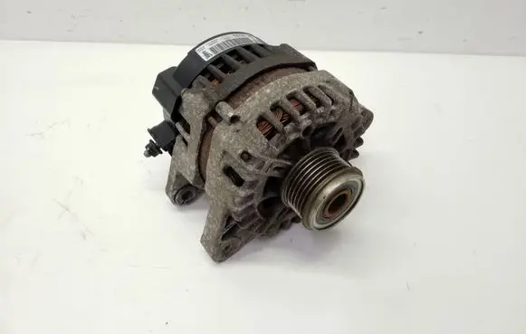 Hyundai ix35 Generator/alternator 373002F100 FG15S034