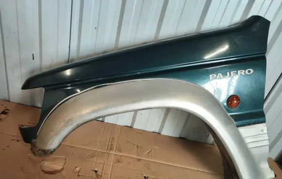 Mitsubishi Pajero Fender