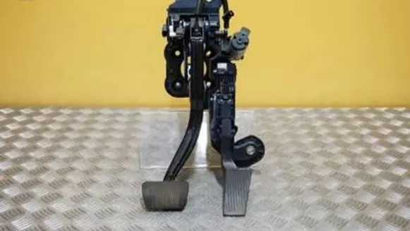 Dodge RAM Pedal assembly 68437179AD