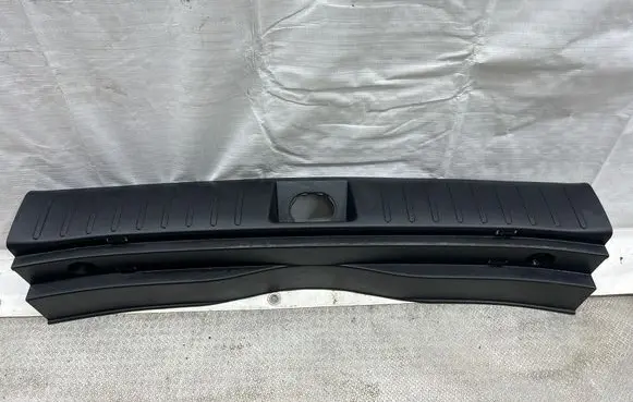 Trunk/boot sill cover protection