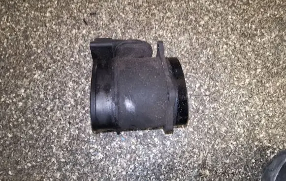 Volvo V50 Mass air flow meter 9650010780