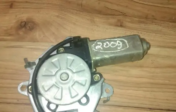 Nissan Almera Front door window regulator motor 50714
