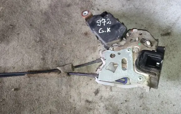 Subaru B9 Tribeca Rear door lock