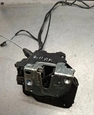 Mercedes-Benz E W211 Front door lock 2117200335