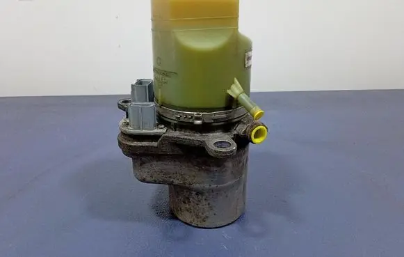 Ford Focus C-MAX Power steering pump 4M513K514CC