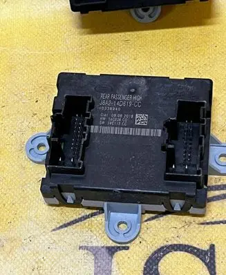Land Rover Evoque II Door control unit/module J8A214D619CC