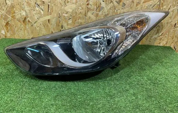 Hyundai Elantra Headlight/headlamp 92101-3X