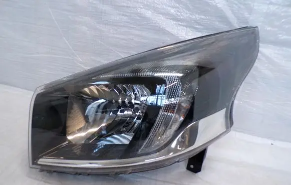 Opel Vivaro Headlight/headlamp 93867959
