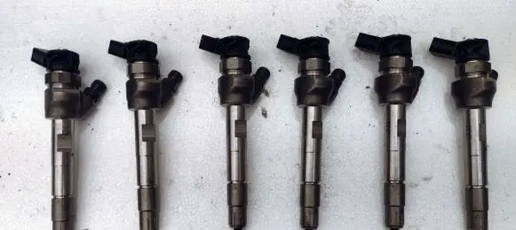 BMW 5 G60 G61 Fuel injector 