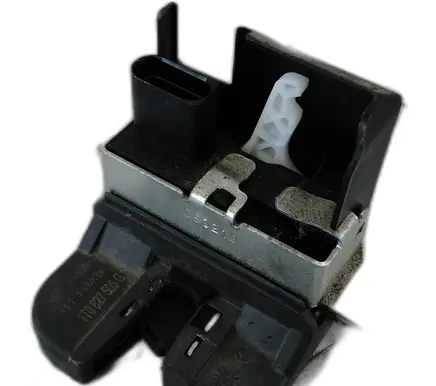 Volkswagen Touran II Tailgate/trunk/boot lock/catch/latch 1T0827505G