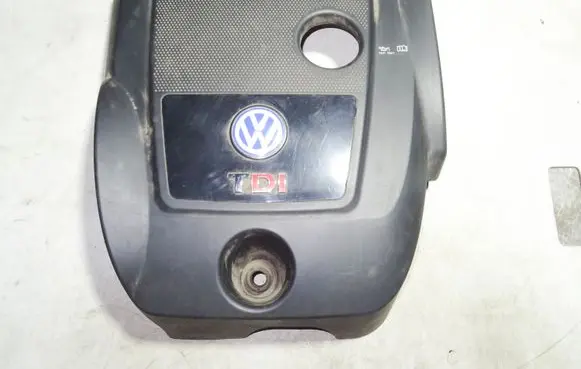 Volkswagen Golf IV Engine cover (trim) 038103925