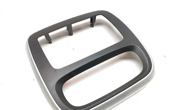 Renault Trafic III (X82) Radio/GPS head unit trim 682604006R