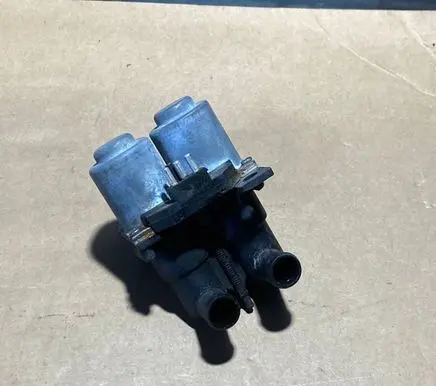 Mercedes-Benz E W124 Coolant heater control valve 1147412015