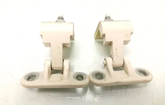 Tailgate/trunk/boot hinge