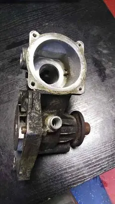 BMW 7 E38 Water pump 17425969
