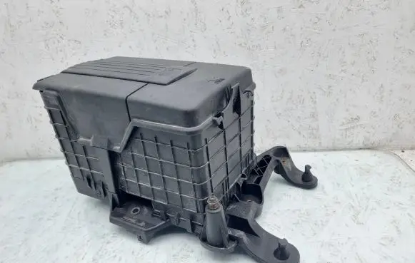 Volkswagen PASSAT B6 Battery box tray 1K0915336B
