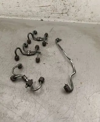 BMW 5 E60 E61 Fuel injector supply line/pipe 